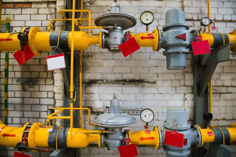 Gas piping with multiple valves for isolating maintenance sections
